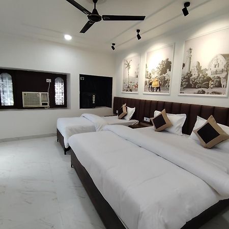 Hotel Mrk Варанаси Екстериор снимка