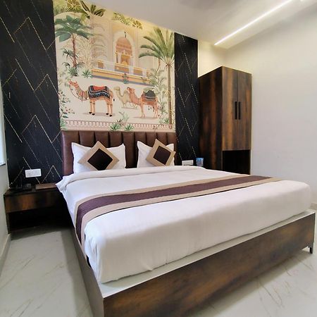 Hotel Mrk Варанаси Екстериор снимка