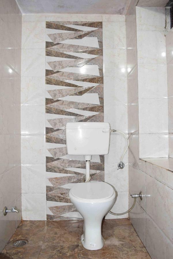 Hotel Mrk Варанаси Екстериор снимка