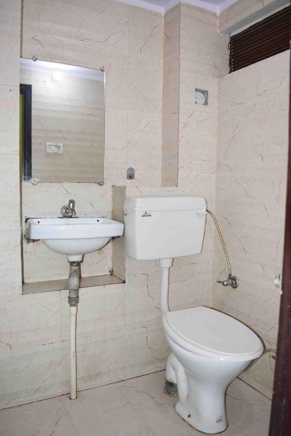 Hotel Mrk Варанаси Екстериор снимка