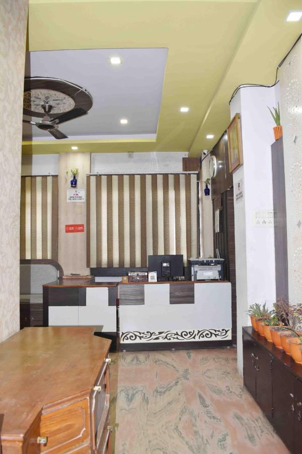 Hotel Mrk Варанаси Екстериор снимка