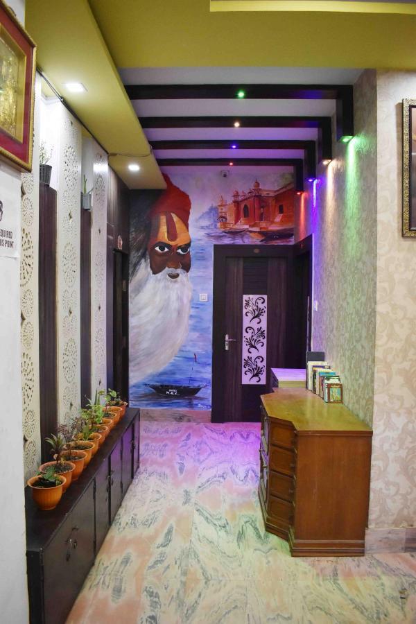 Hotel Mrk Варанаси Екстериор снимка