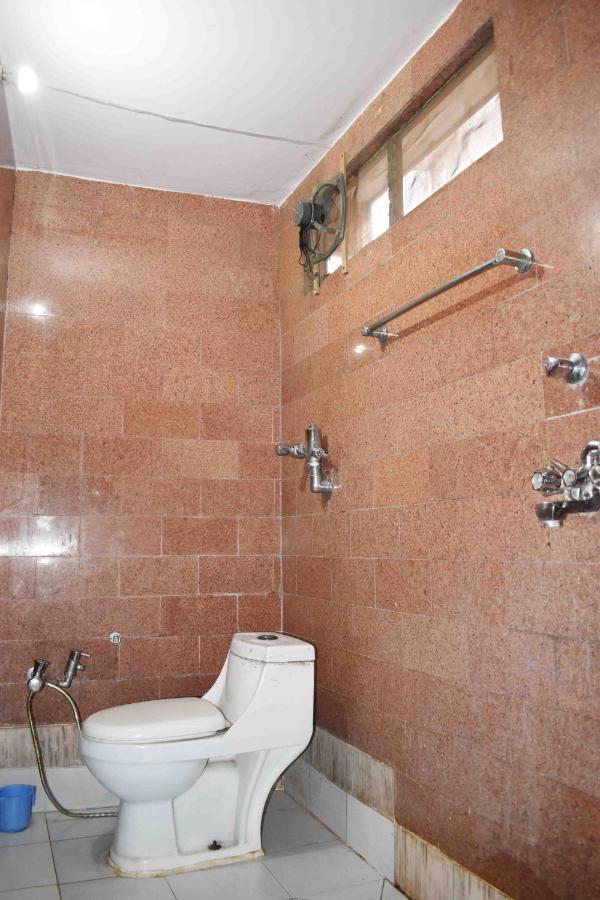 Hotel Mrk Варанаси Екстериор снимка
