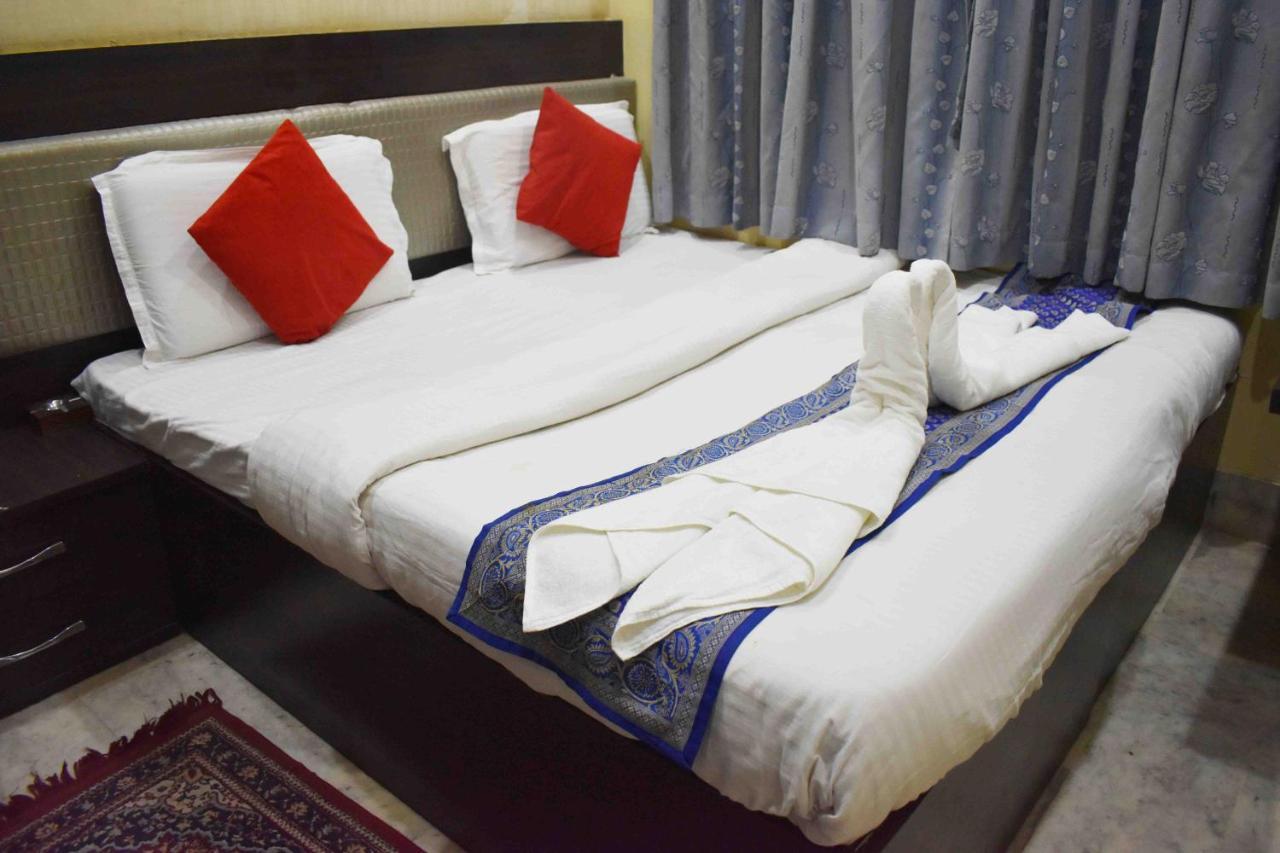 Hotel Mrk Варанаси Екстериор снимка