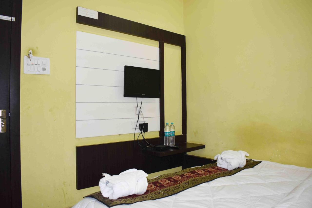 Hotel Mrk Варанаси Екстериор снимка