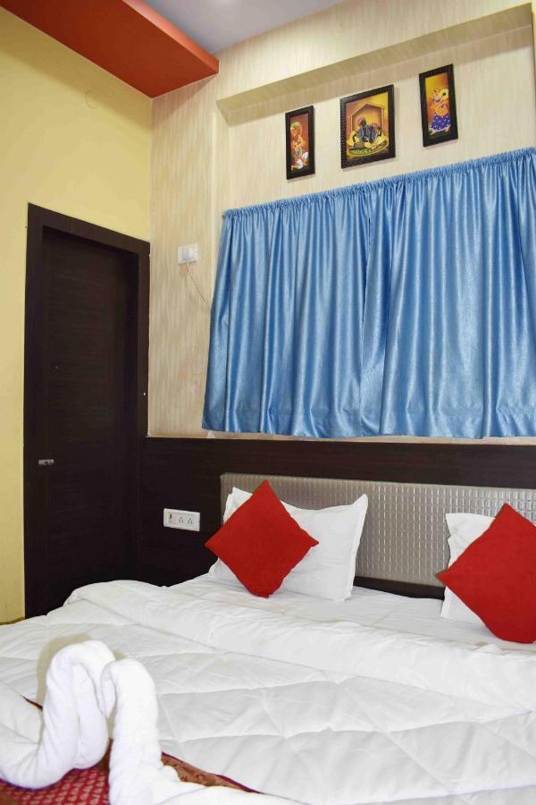 Hotel Mrk Варанаси Екстериор снимка