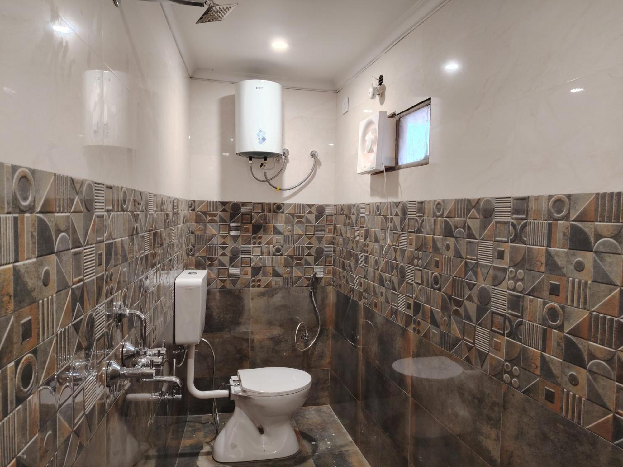Hotel Mrk Варанаси Екстериор снимка