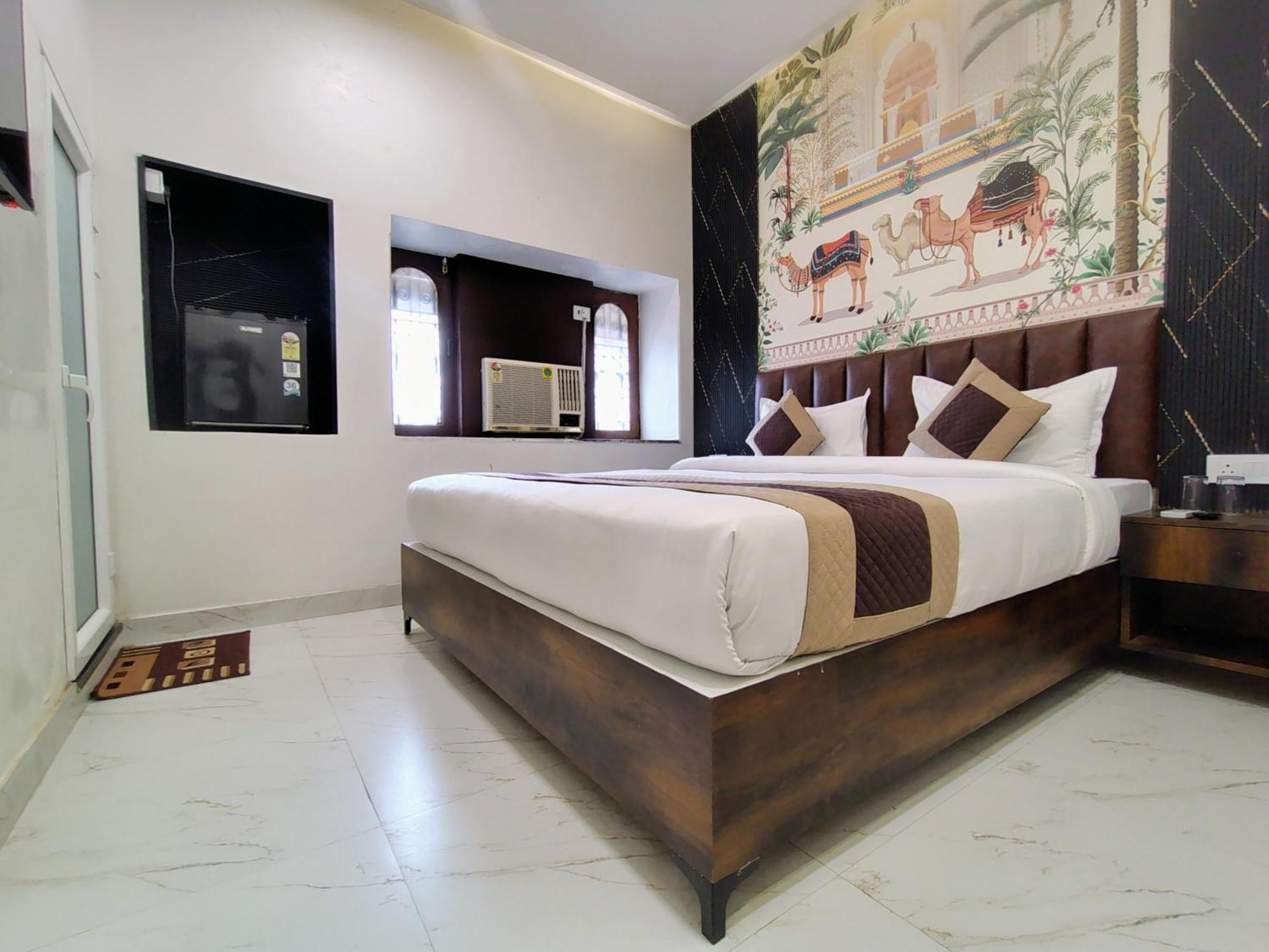Hotel Mrk Варанаси Екстериор снимка