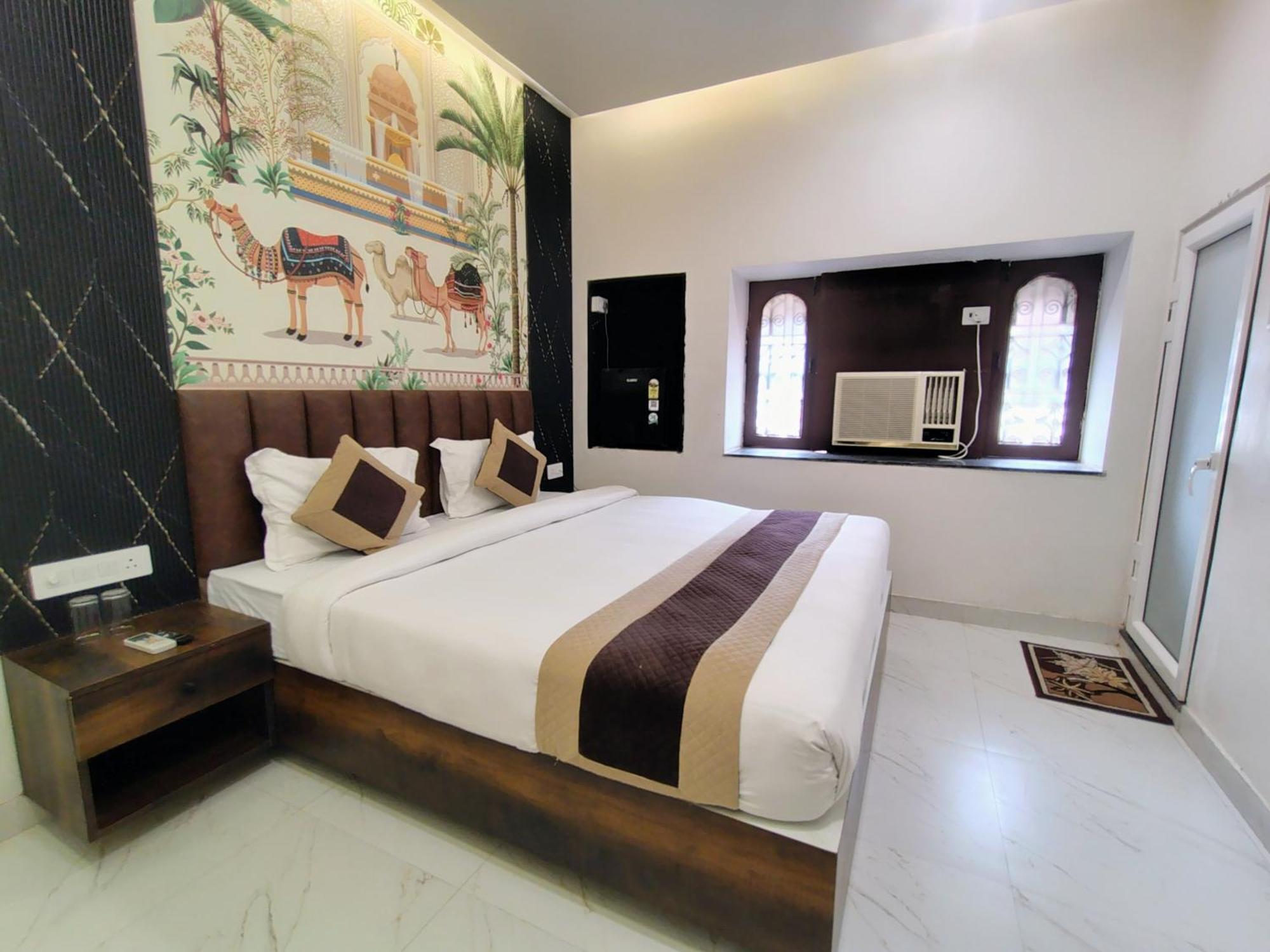 Hotel Mrk Варанаси Екстериор снимка