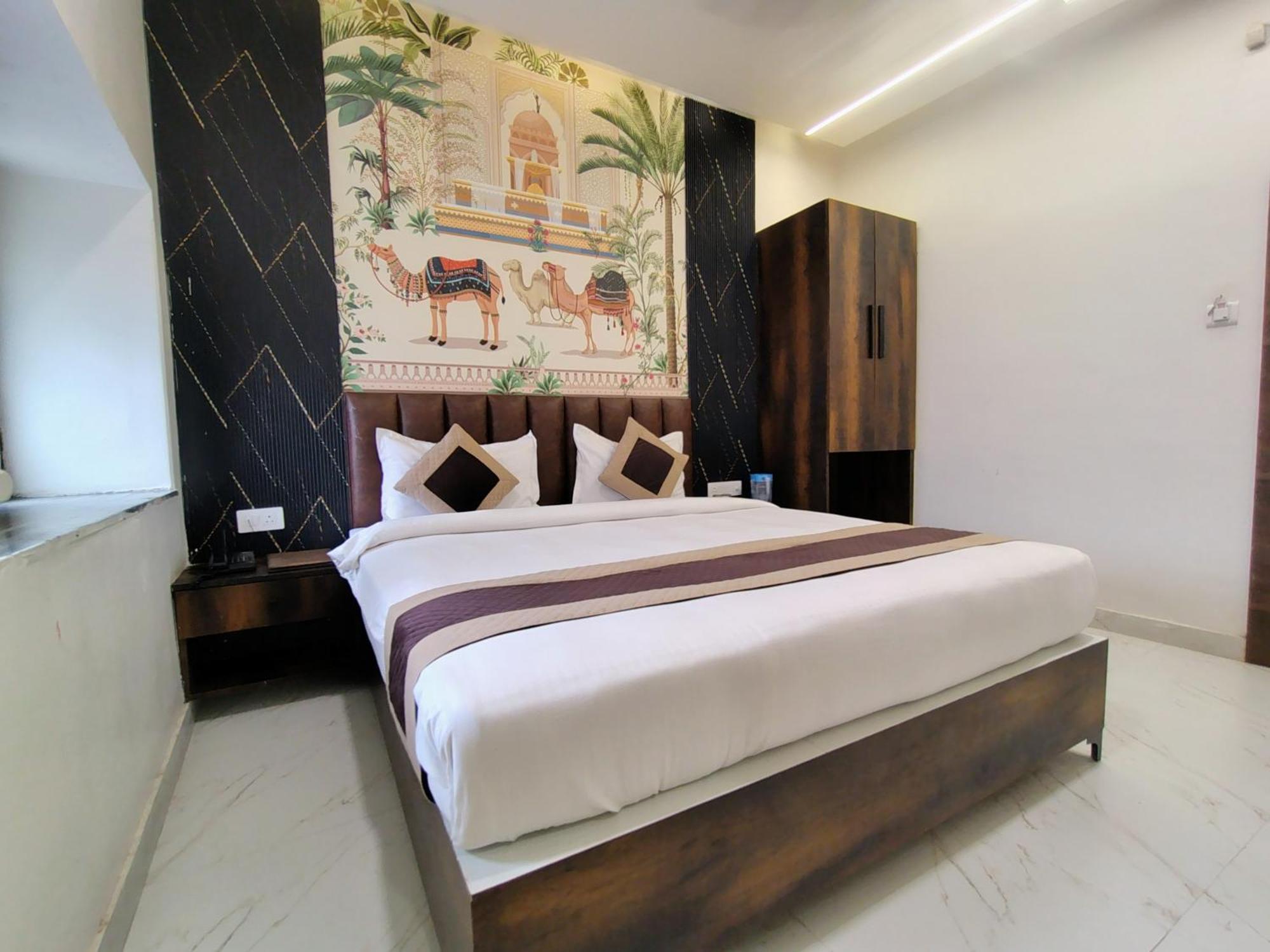 Hotel Mrk Варанаси Екстериор снимка