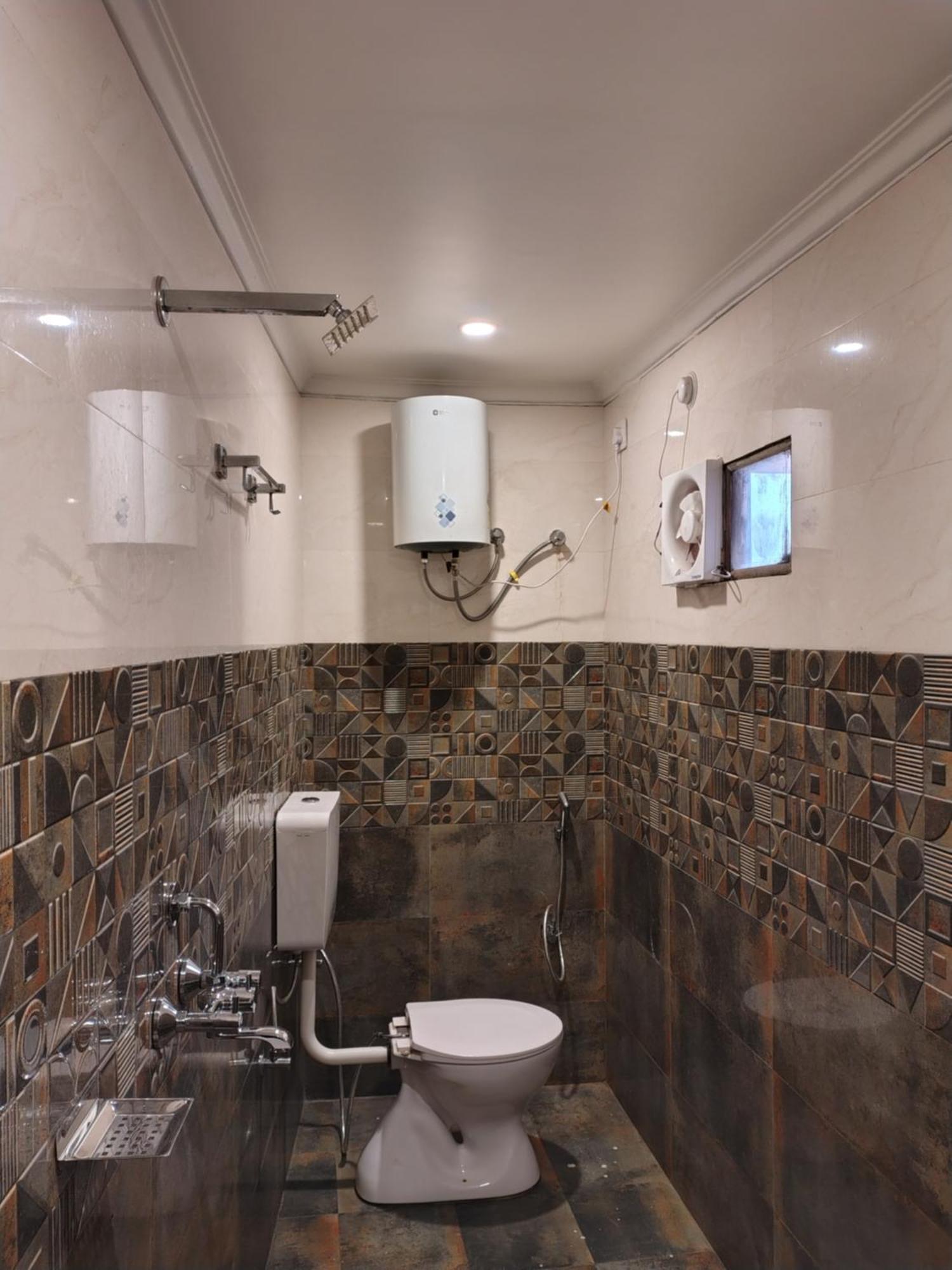 Hotel Mrk Варанаси Екстериор снимка