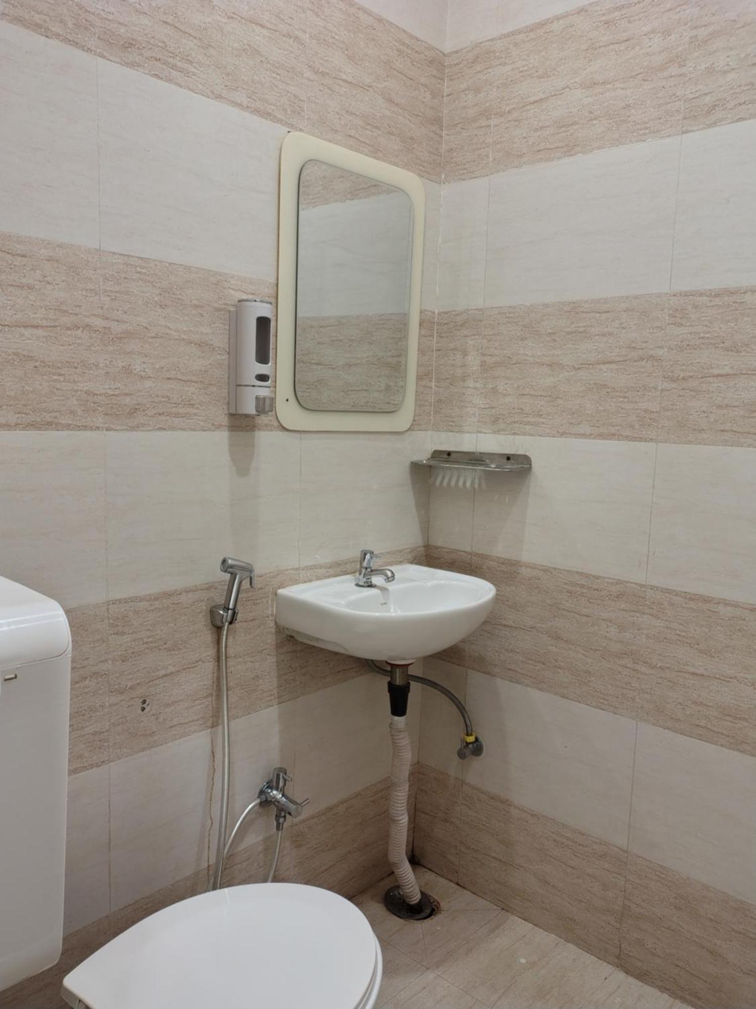 Hotel Mrk Варанаси Екстериор снимка