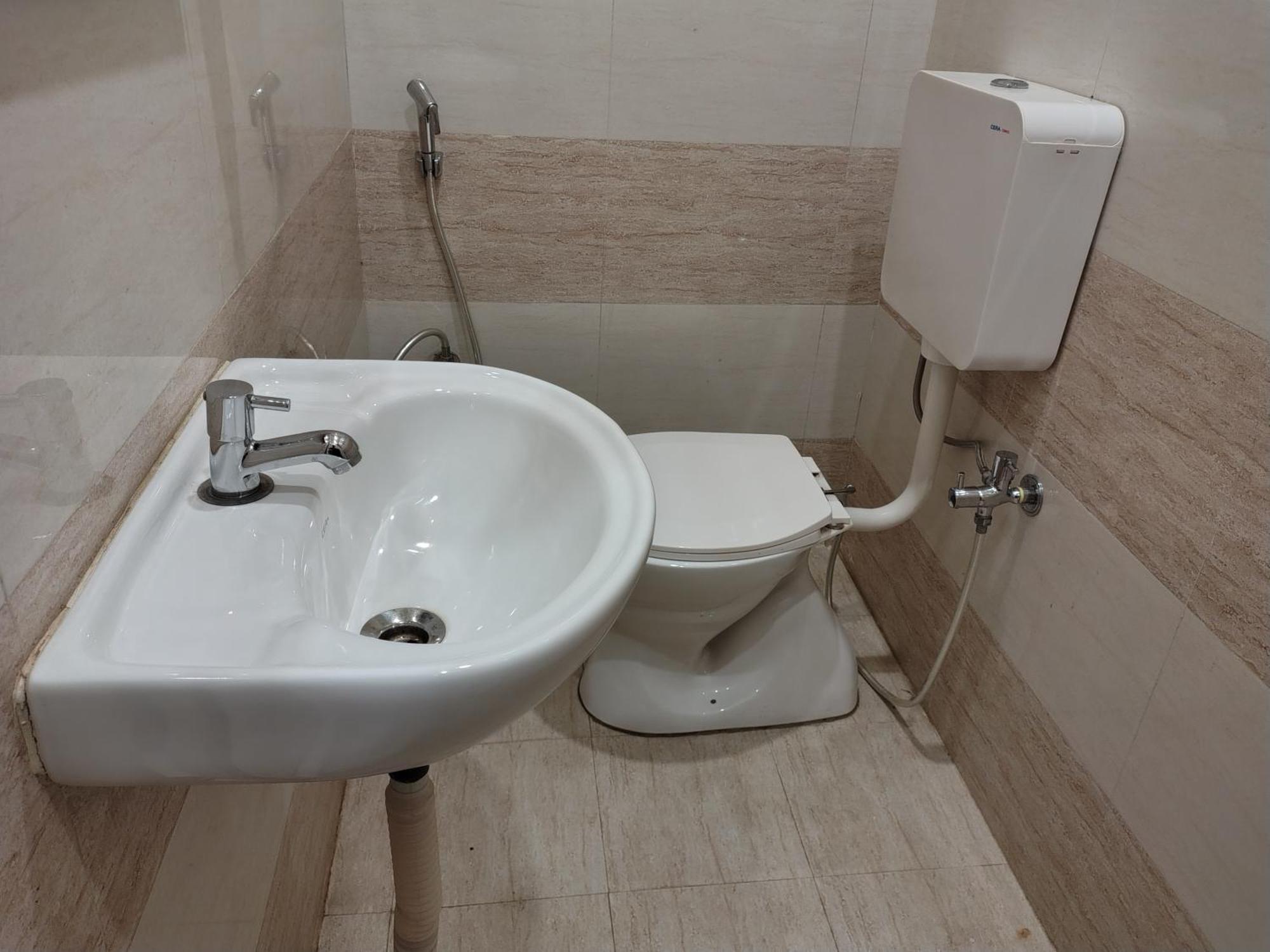 Hotel Mrk Варанаси Екстериор снимка