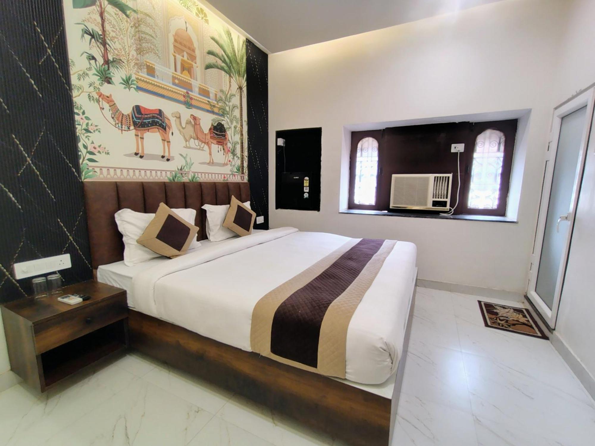 Hotel Mrk Варанаси Екстериор снимка