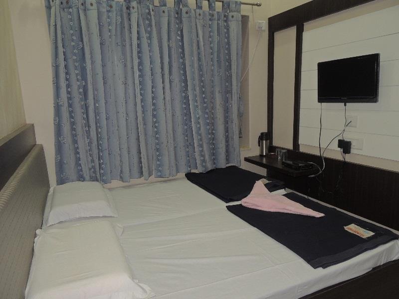 Hotel Mrk Варанаси Екстериор снимка