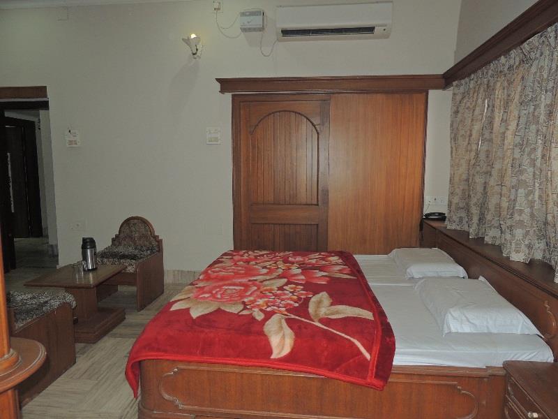 Hotel Mrk Варанаси Екстериор снимка