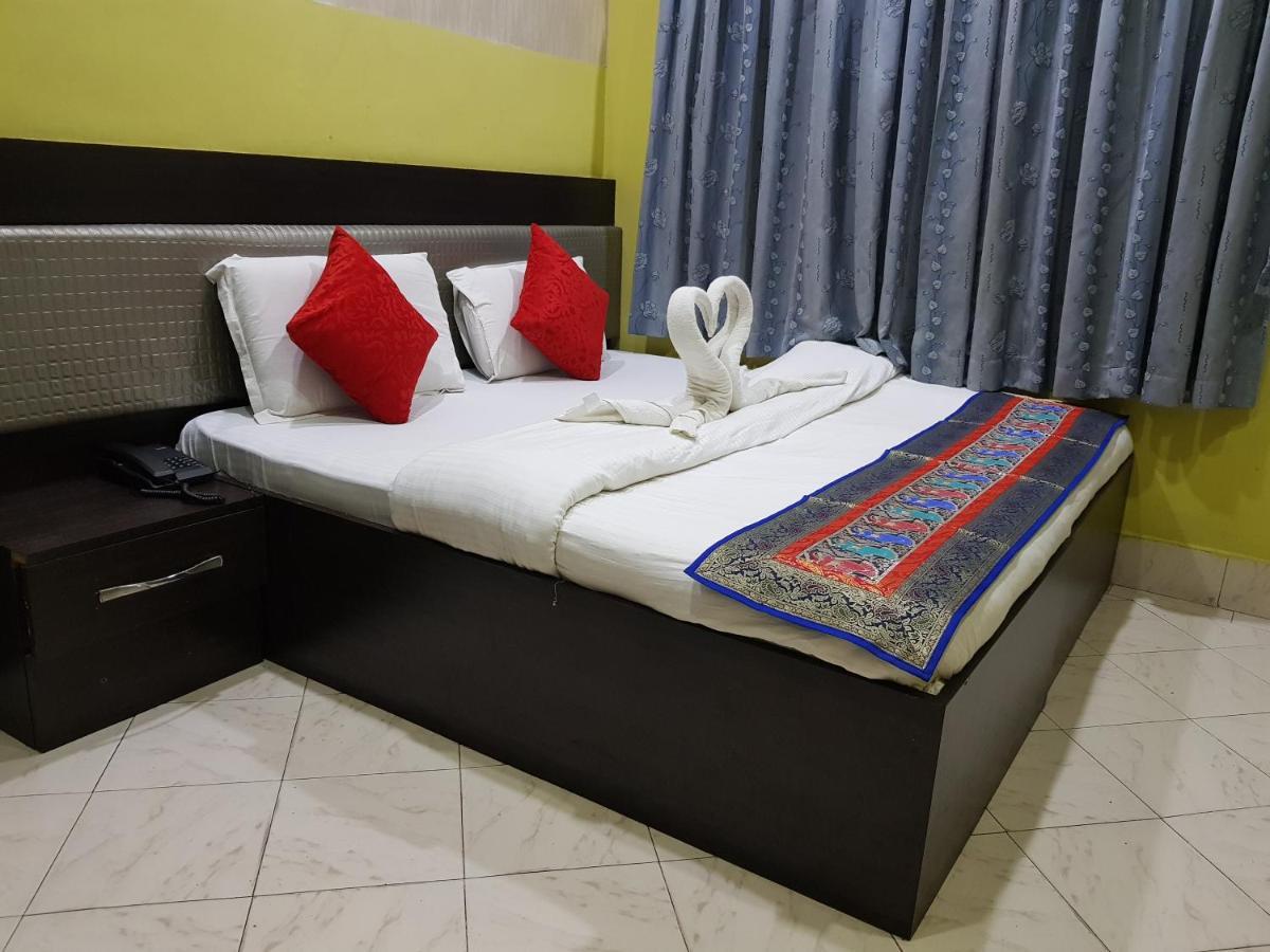 Hotel Mrk Варанаси Екстериор снимка