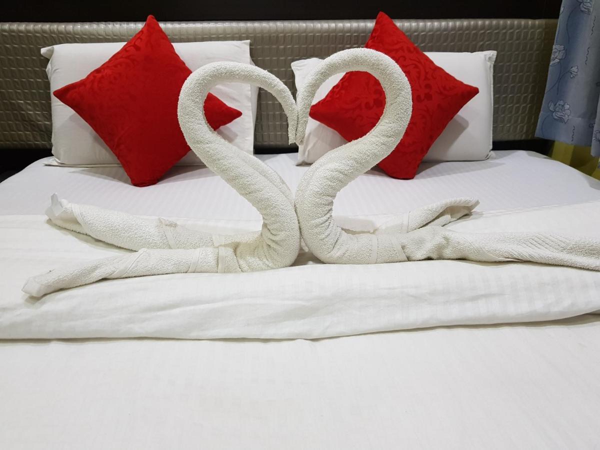 Hotel Mrk Варанаси Екстериор снимка